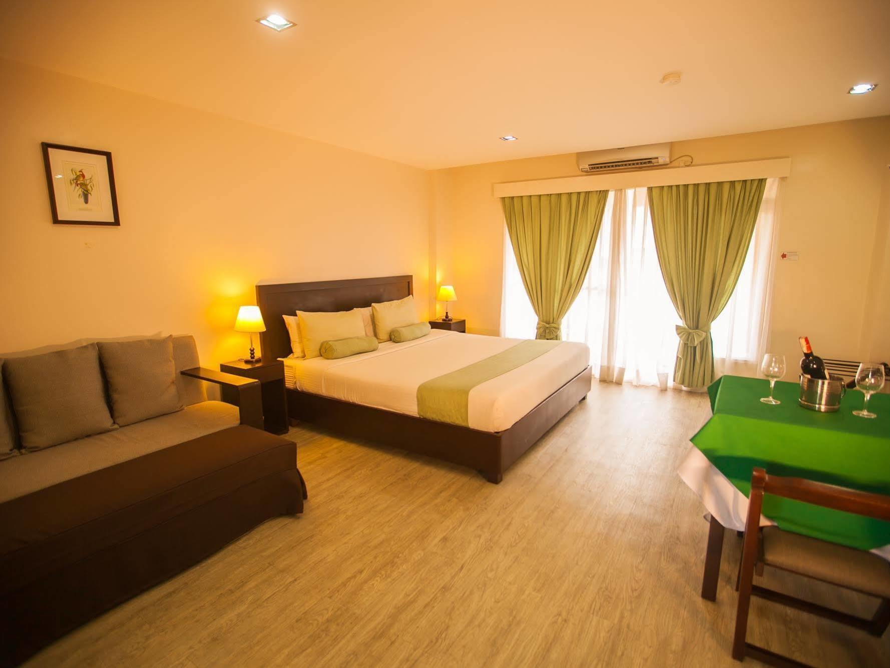 Poco a Poco Hotel Olongapo Exterior foto