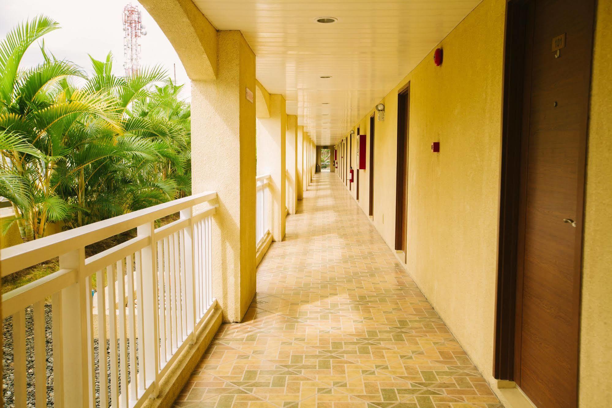 Poco a Poco Hotel Olongapo Exterior foto